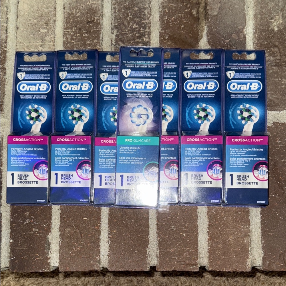 Lot of 7 Oral B toothbrush replacement heads